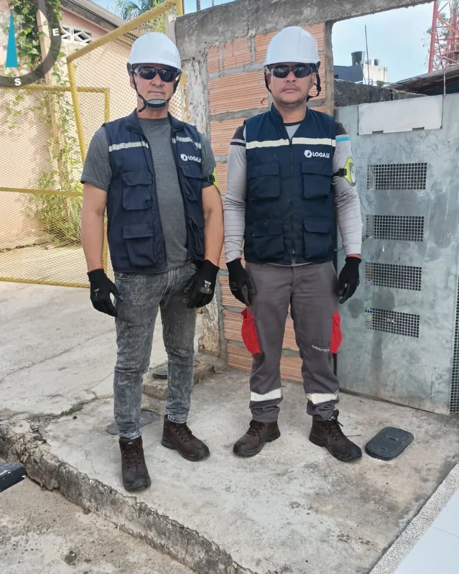 Equipo de Logali Ingeniería en una instalación técnica