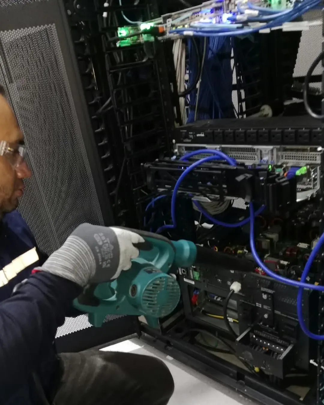 Limpieza de un rack de comunicaciones