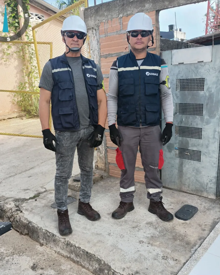 Técnicos de Logali Ingeniería preparados para una intervención